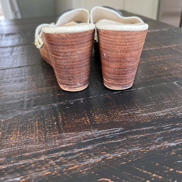 Tory Burch wedge sandals. Cream color, hardware great, size 9 - Picture 3 of 9